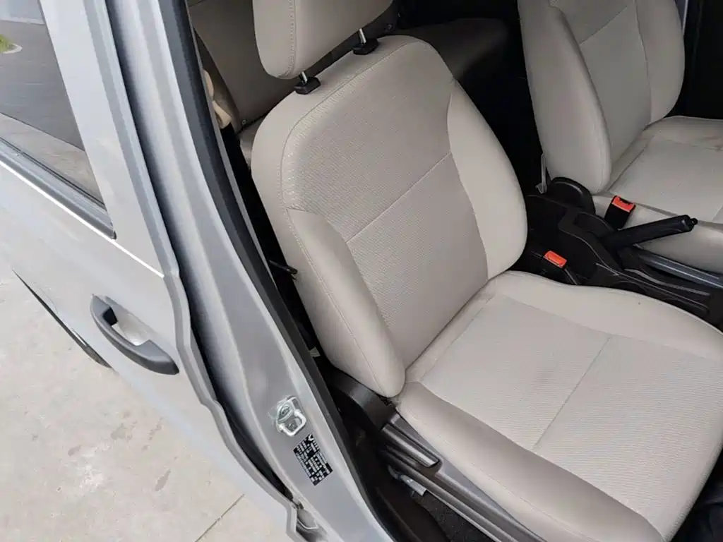 Wuling Hongguang V — миниатюра 25