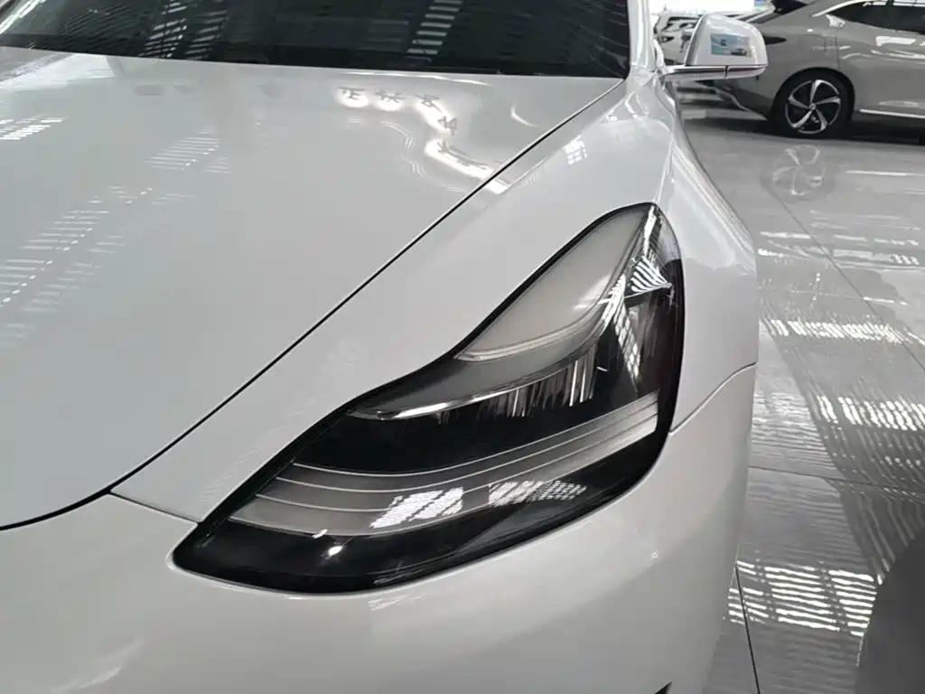 Tesla Model 3 — миниатюра 24