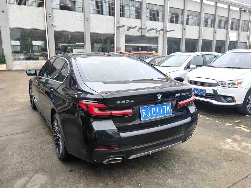BMW 5 Series — миниатюра 8