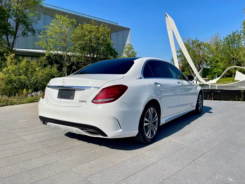 Mercedes-Benz C-Class — миниатюра 14