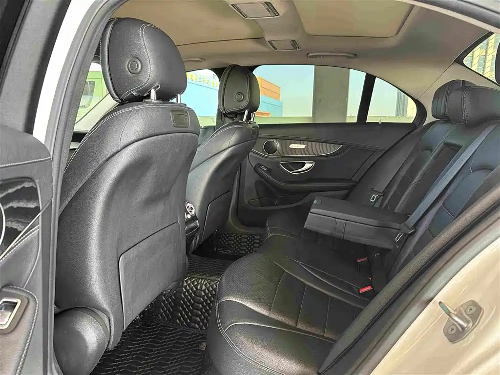 Mercedes-Benz C-Class — миниатюра 6