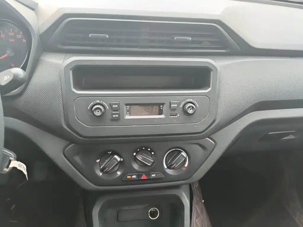Wuling Hongguang — миниатюра 13