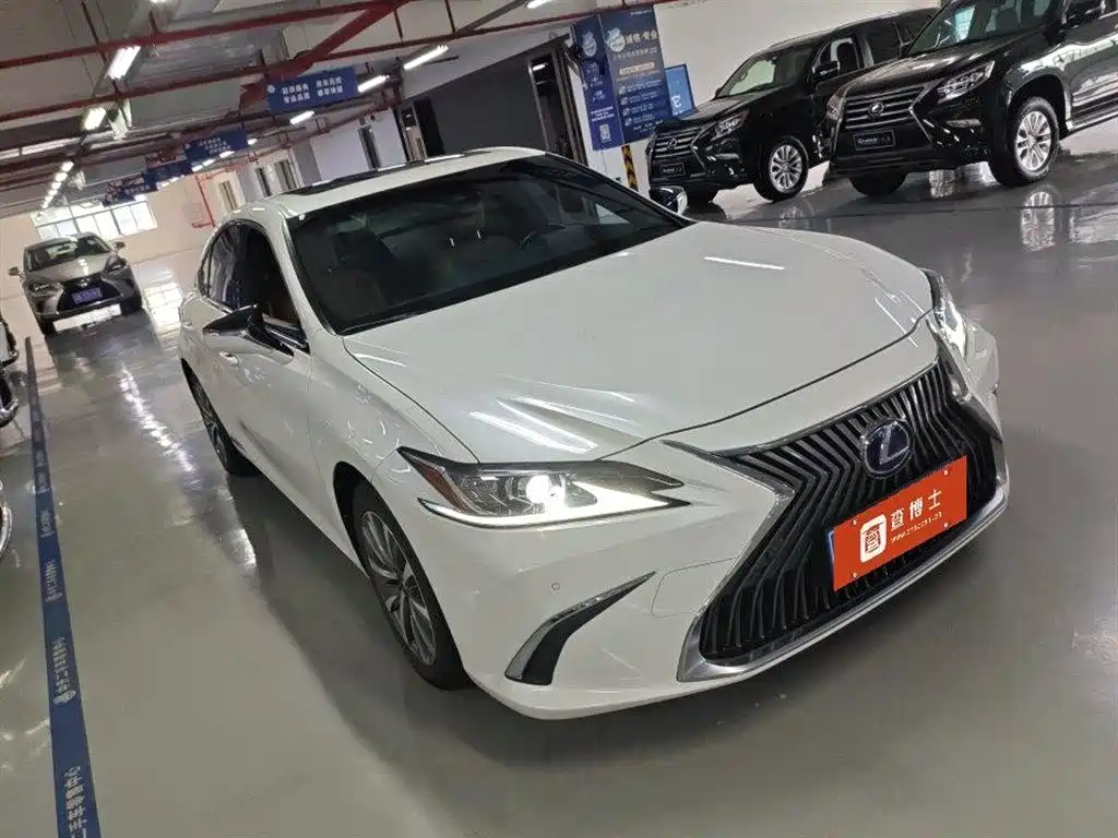Lexus ES 2020 300h V