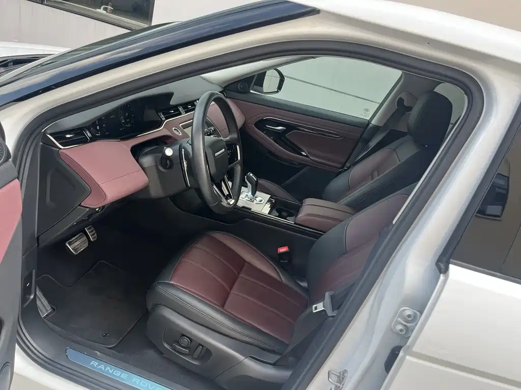 Land Rover Range Rover Evoque 2023 L P300e