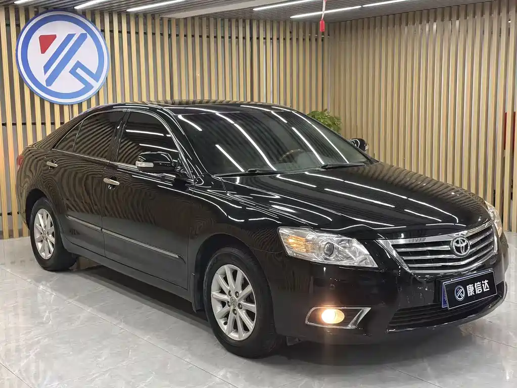 Toyota Camry — миниатюра 3