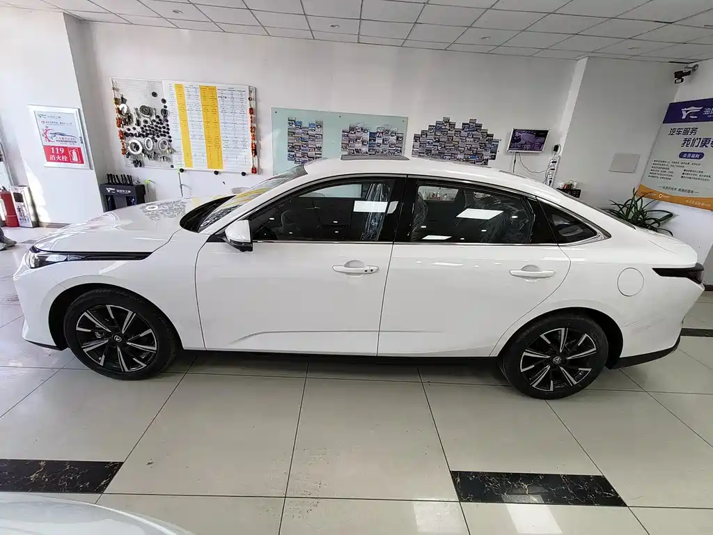 Changan Eado — миниатюра 4