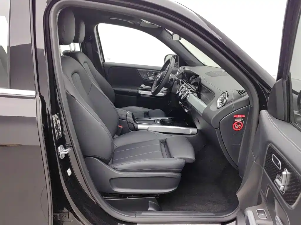 Mercedes-Benz GLB — миниатюра 23