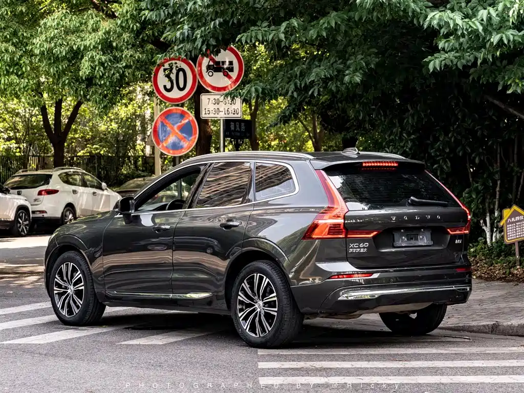 Volvo XC60 2022 B5 Luxury