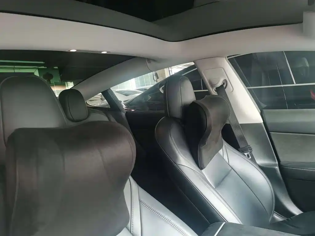 Tesla Model 3 — миниатюра 8