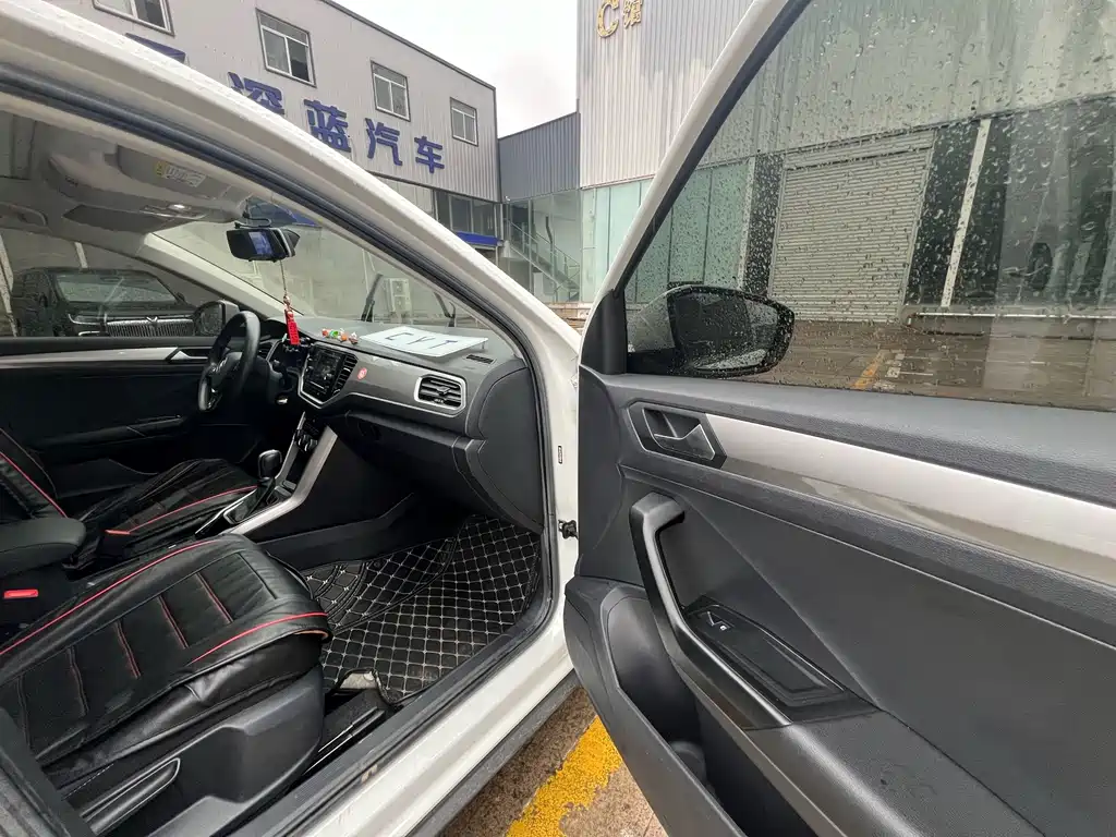 Volkswagen T-Roc — миниатюра 6