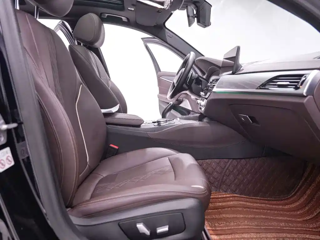 BMW 5 Series — миниатюра 24