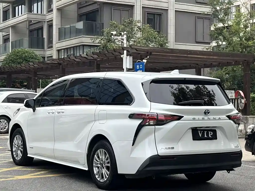 Toyota Sienna — миниатюра 10