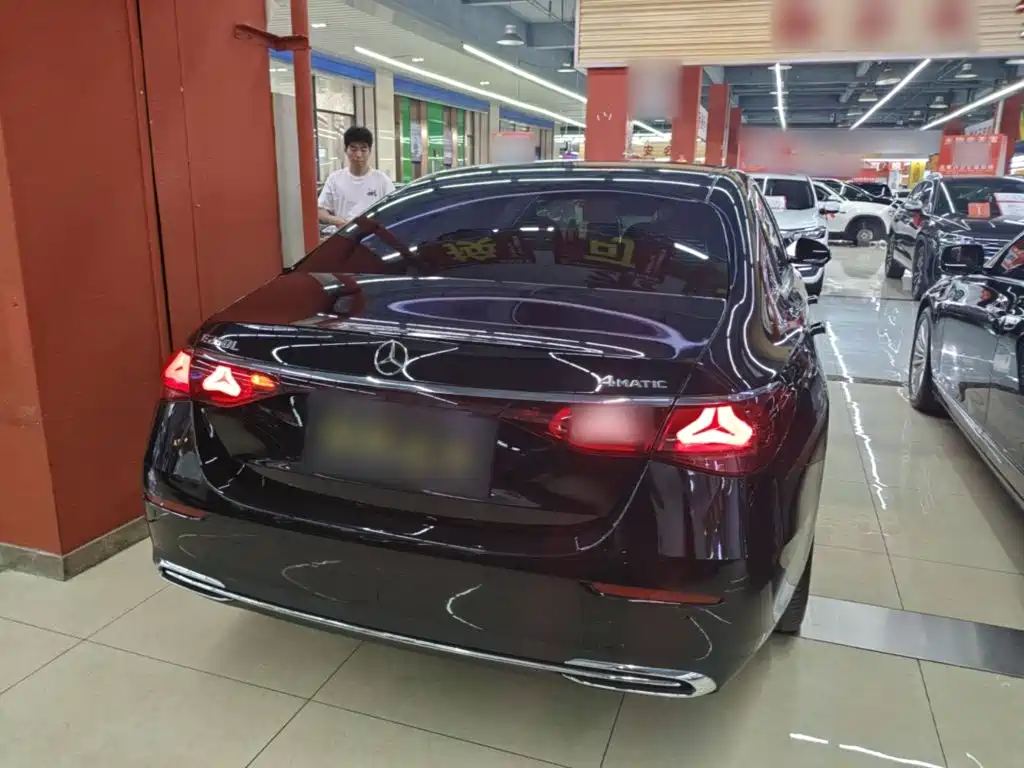 Mercedes-Benz E-Class — миниатюра 7
