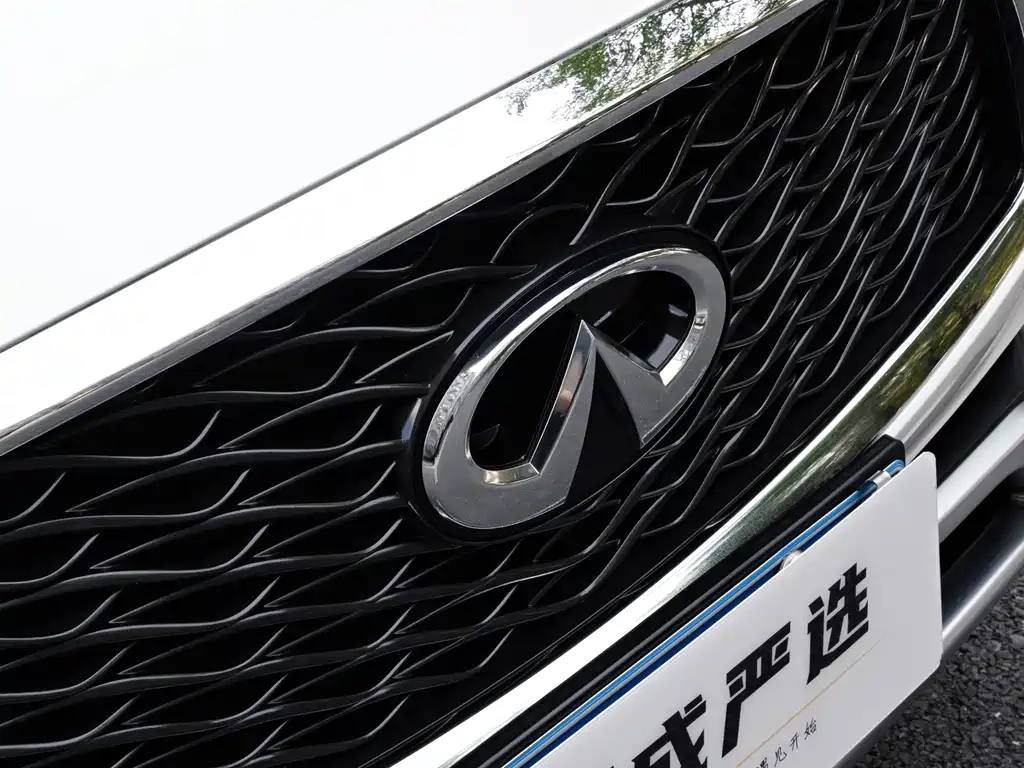 Infiniti QX30 — миниатюра 11