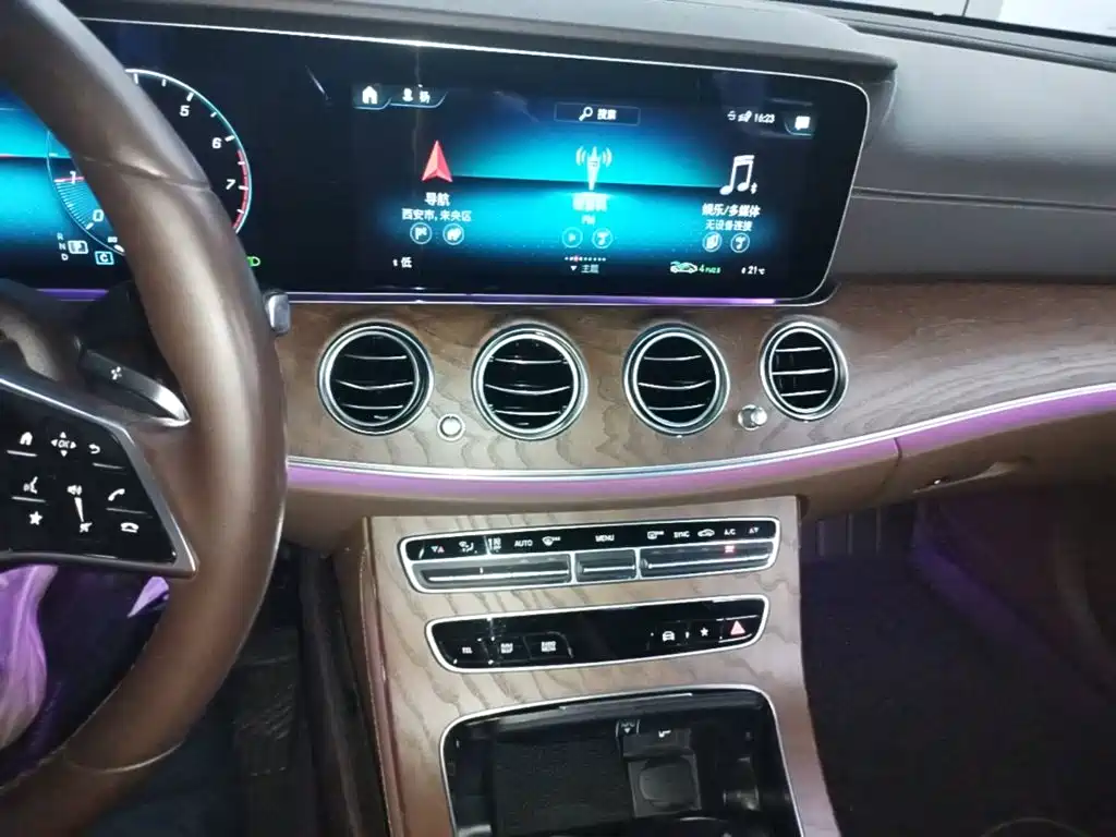 Mercedes-Benz E-Class — миниатюра 13