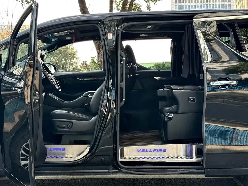 Toyota Vellfire — миниатюра 13