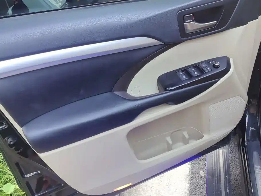 Toyota Highlander — миниатюра 7