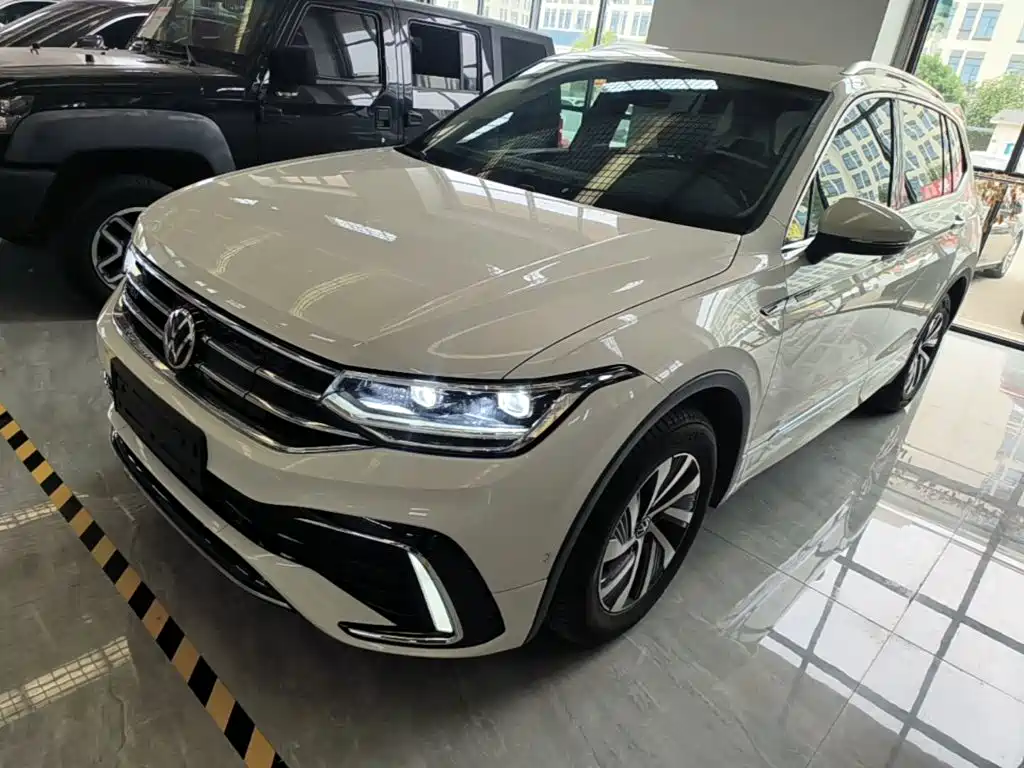 Volkswagen Tiguan L PHEV — миниатюра 2