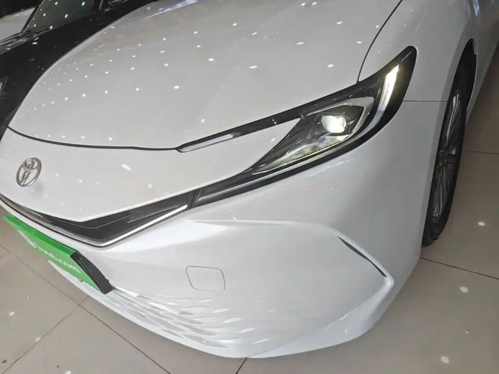 Toyota Camry — миниатюра 24