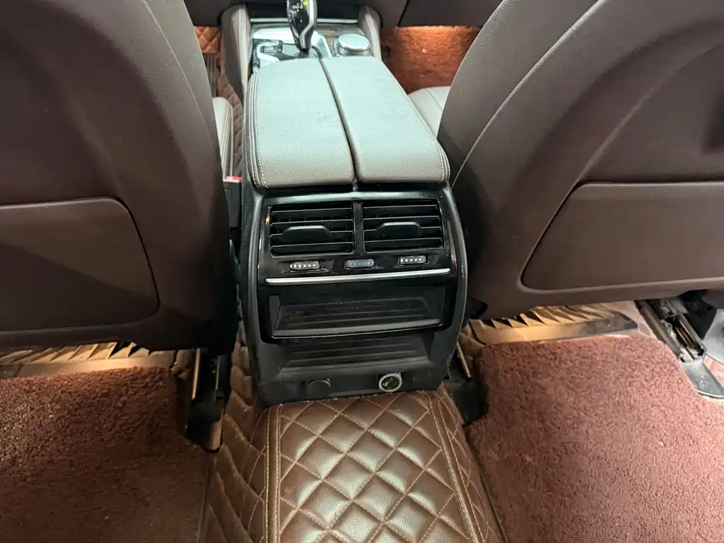 BMW 5 Series — миниатюра 13