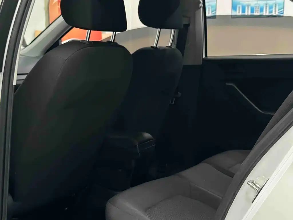 Volkswagen Jetta — миниатюра 8