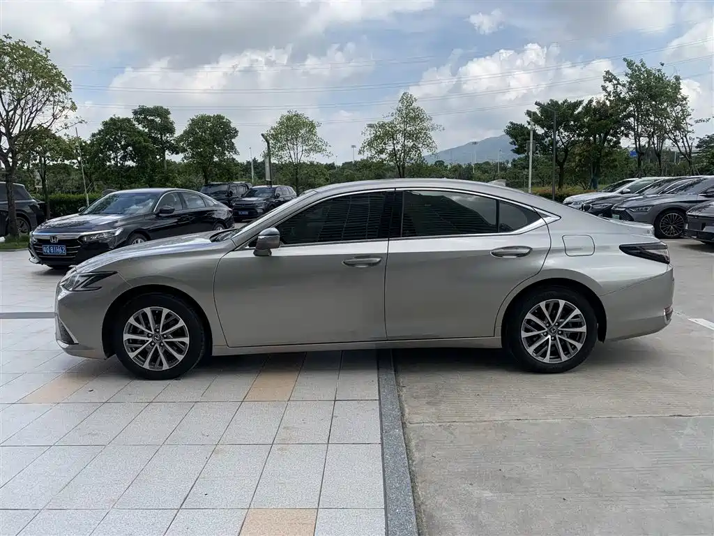 Lexus ES 2025 200 Premium