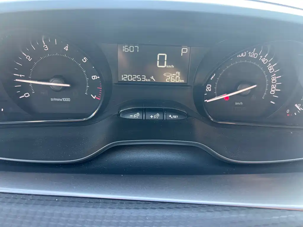 Peugeot 2008 — миниатюра 14