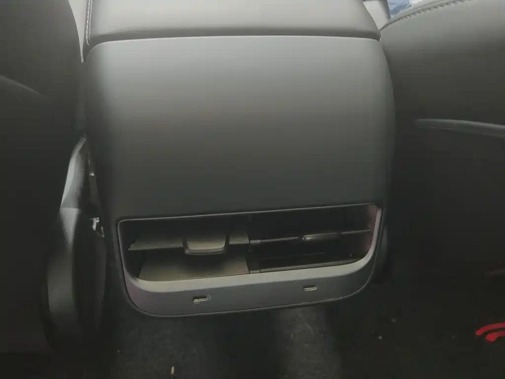 Tesla Model 3 — миниатюра 10