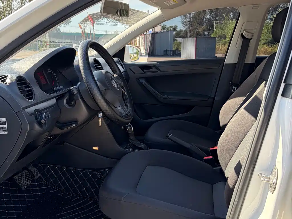 Volkswagen Jetta — миниатюра 5