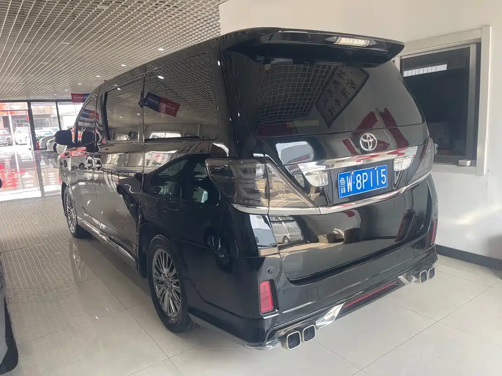 Toyota Alphard — миниатюра 6
