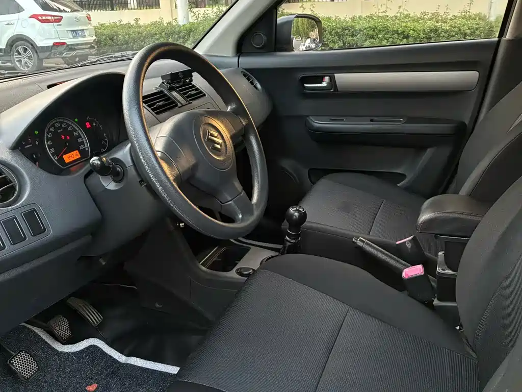 Suzuki Swift — миниатюра 4