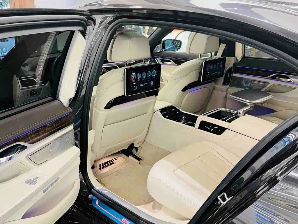 BMW 7 Series — миниатюра 7