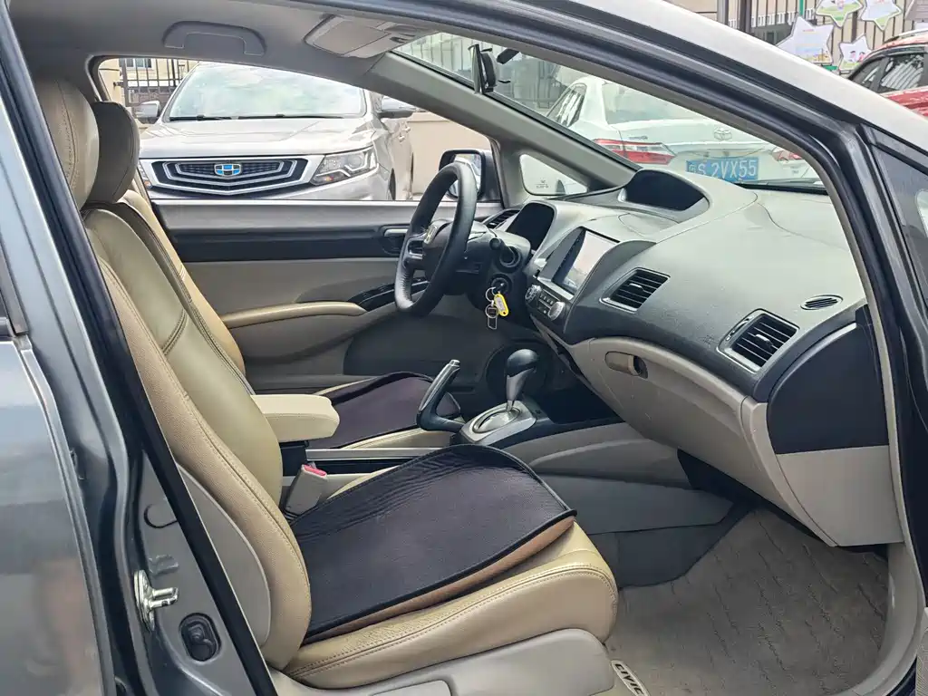Honda Civic — миниатюра 8