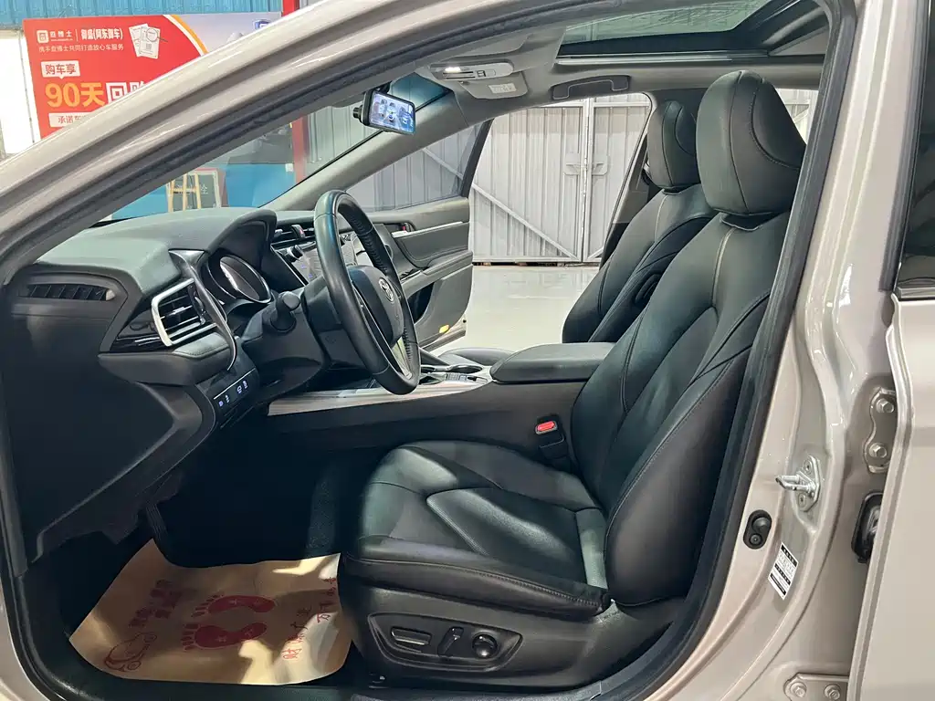 Toyota Camry — миниатюра 4