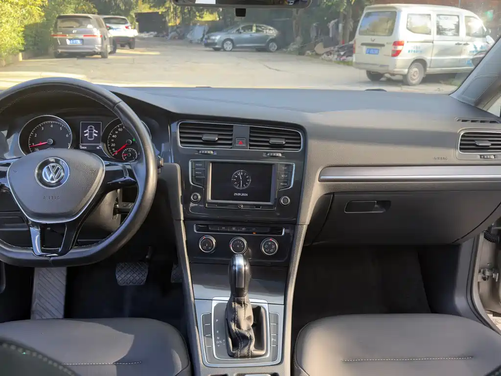 Volkswagen Golf — миниатюра 14