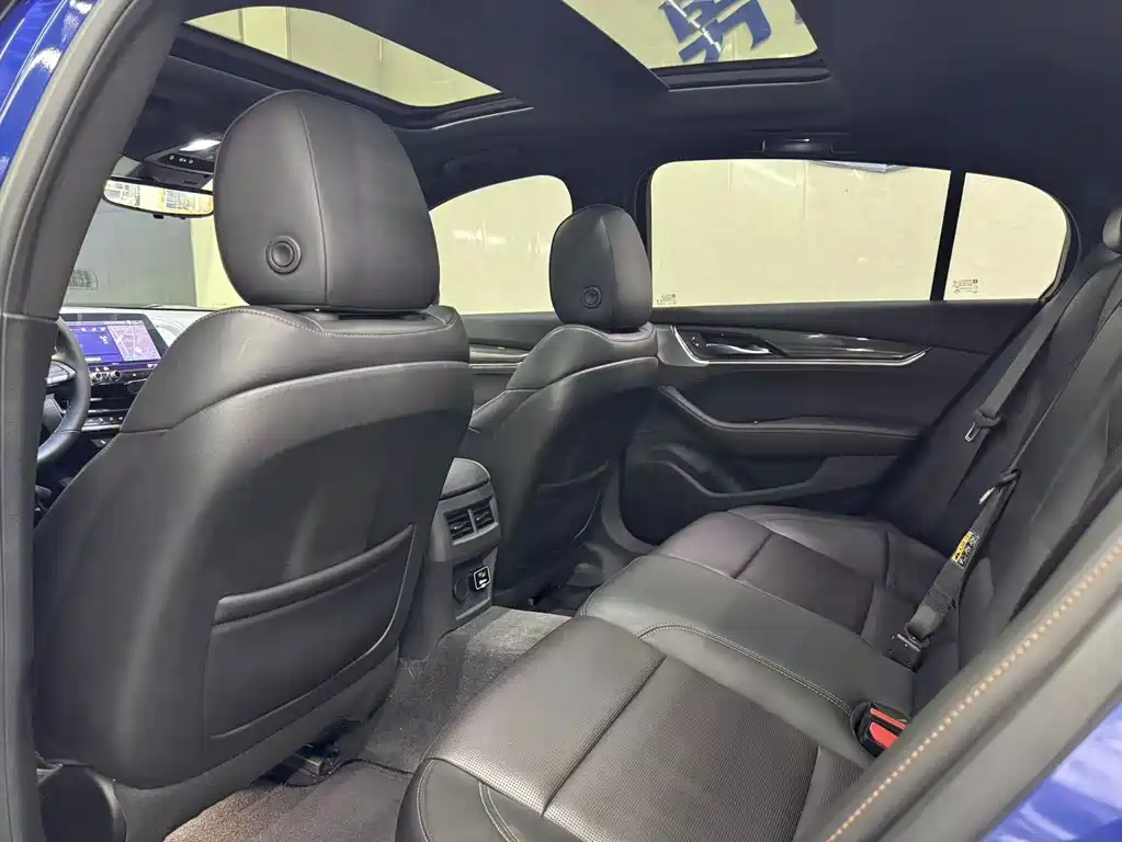 Cadillac CT5 — миниатюра 8