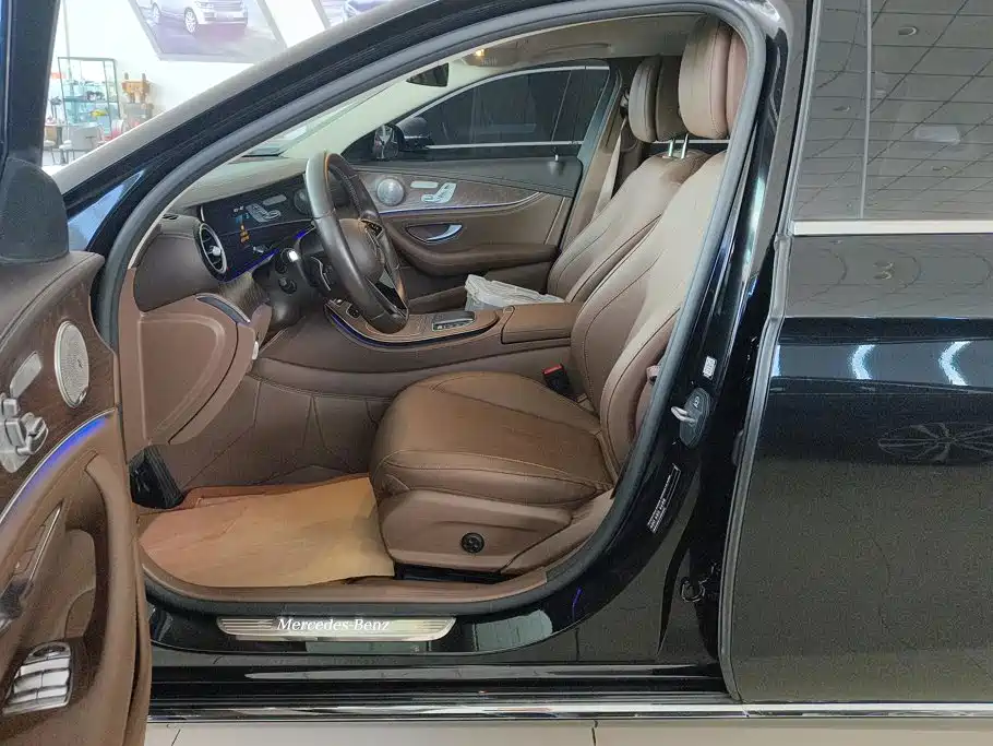 Mercedes-Benz E-Class — миниатюра 9