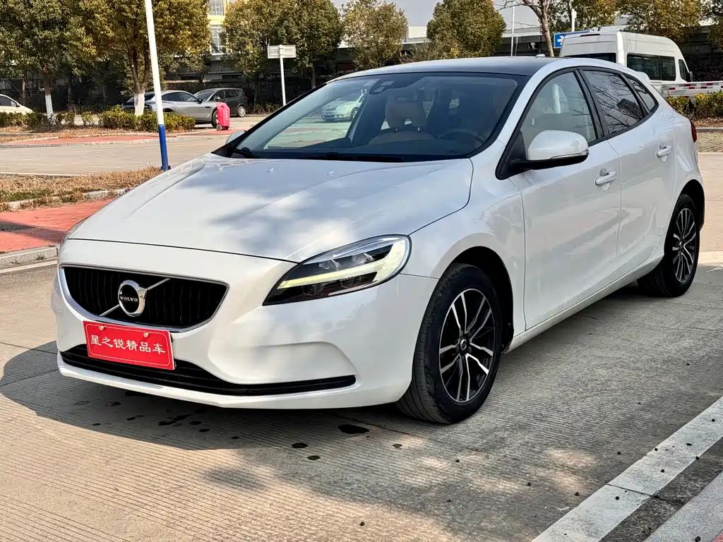 Volvo V40 2017 T3 Smart Leisure Edition