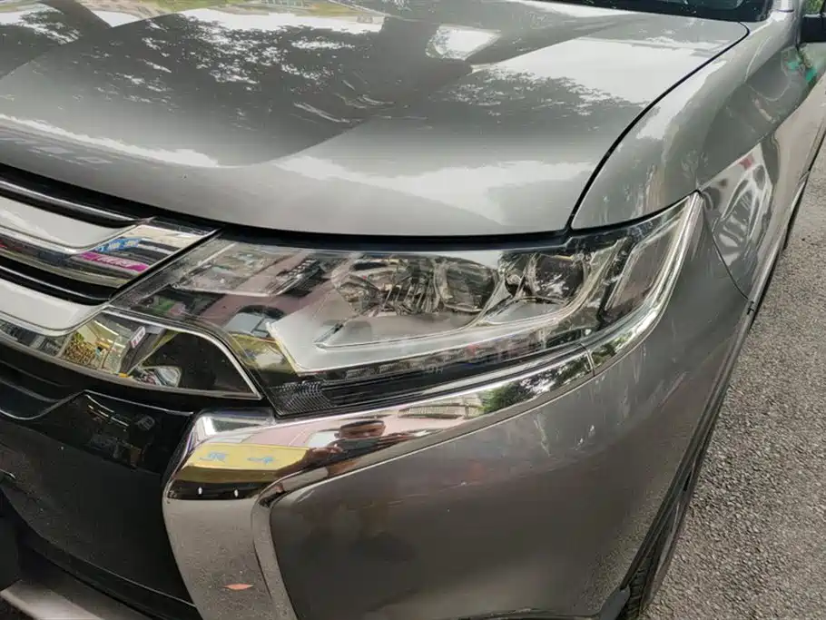 Mitsubishi Outlander 2018 2.4L Elite 5 мест