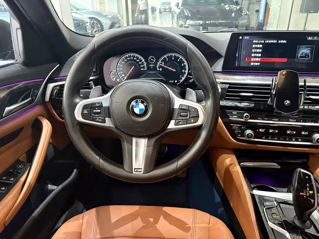 BMW 5 Series — миниатюра 8