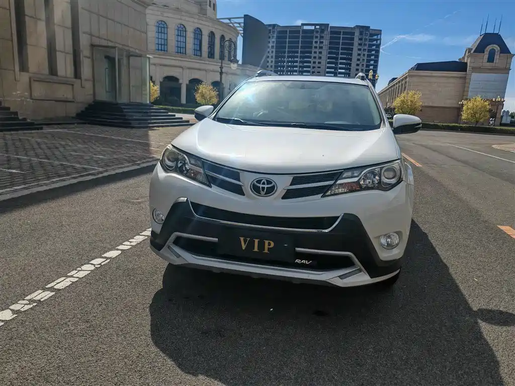 Toyota RAV4 — миниатюра 5