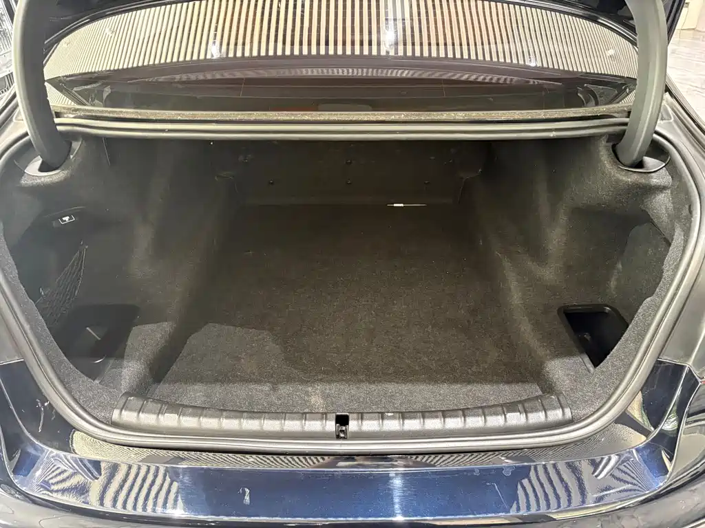 BMW 5 Series — миниатюра 26