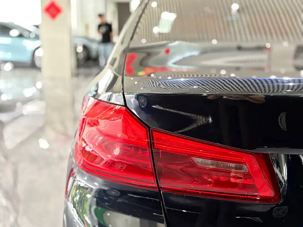BMW 5 Series — миниатюра 27