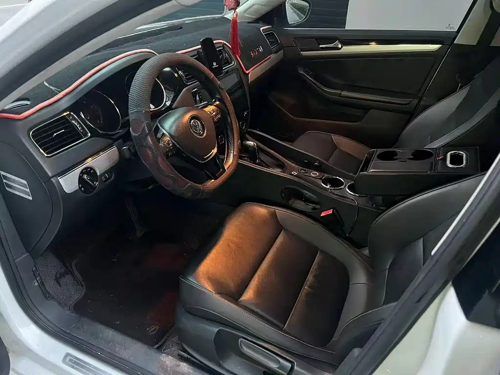 Volkswagen Sagitar — миниатюра 4