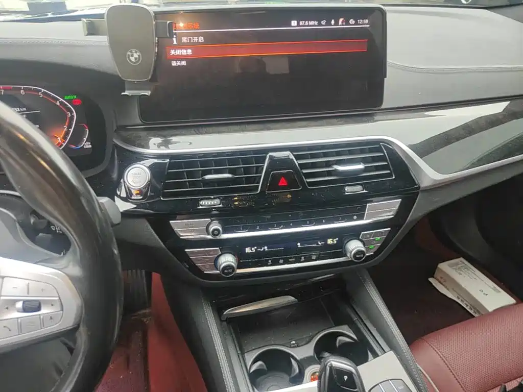 BMW 5 Series — миниатюра 13