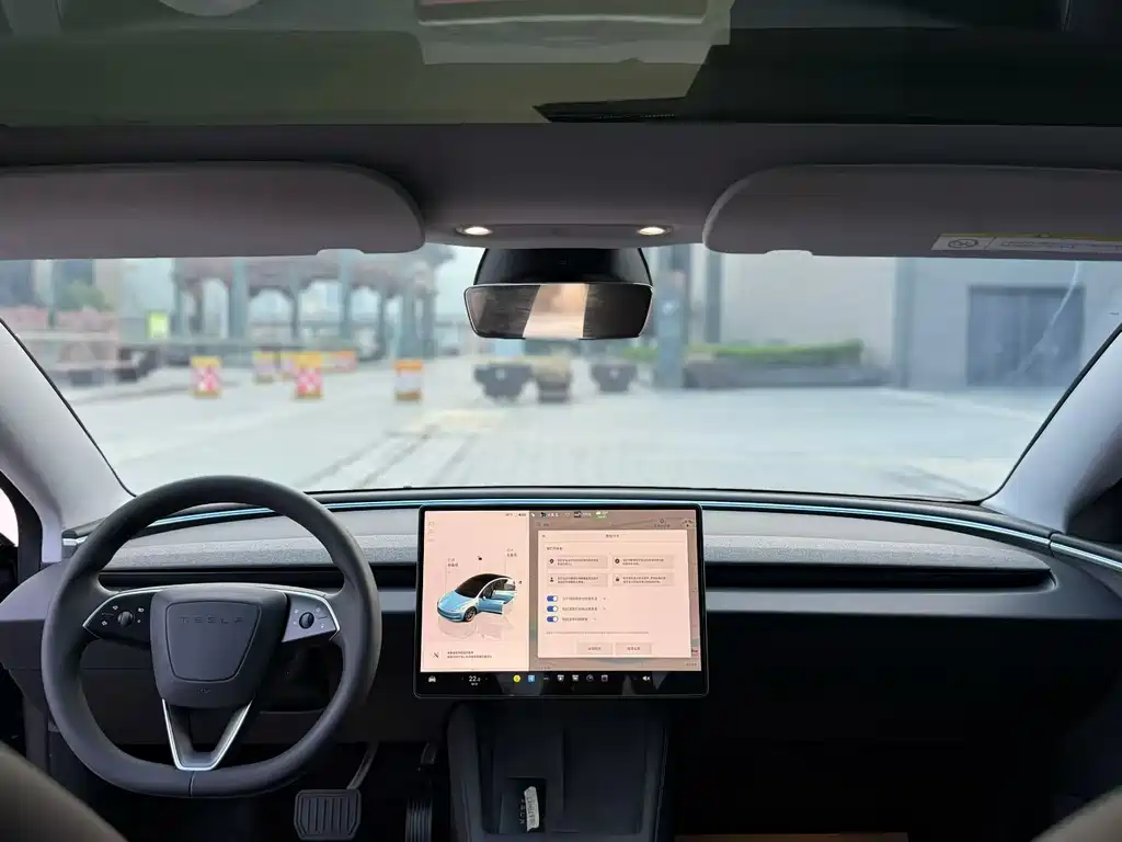 Tesla Model 3 — миниатюра 9