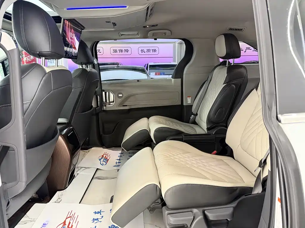 Toyota Granvia — миниатюра 8