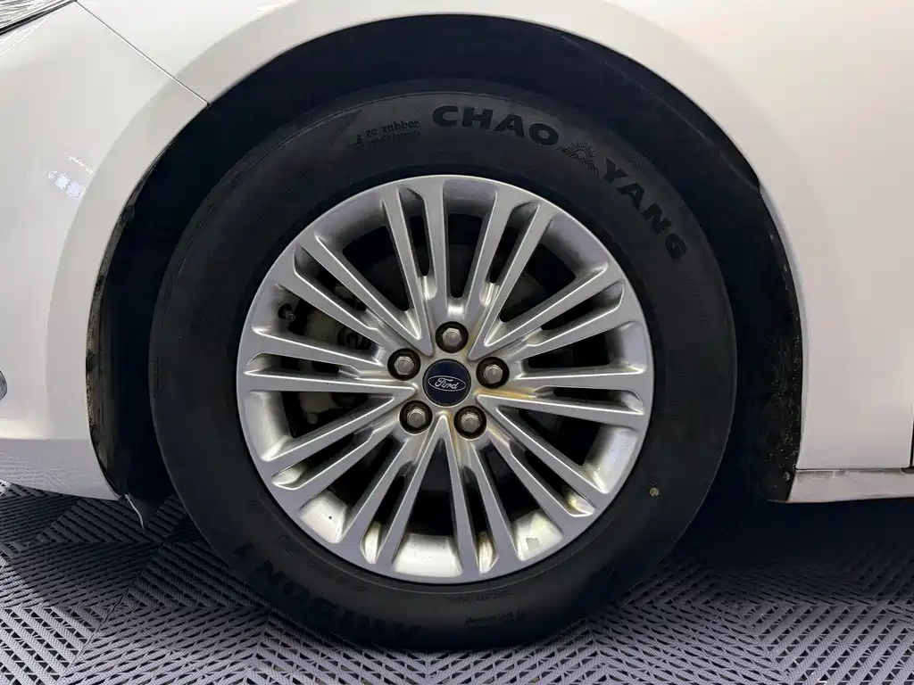 Ford Taurus — миниатюра 5