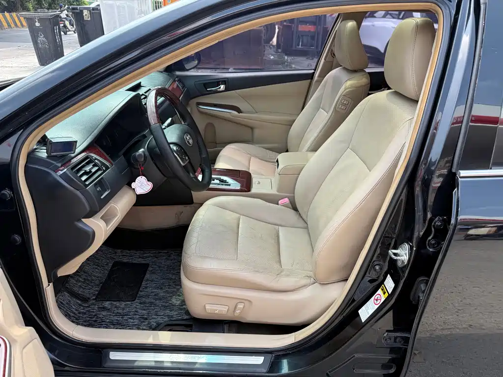 Toyota Camry — миниатюра 5