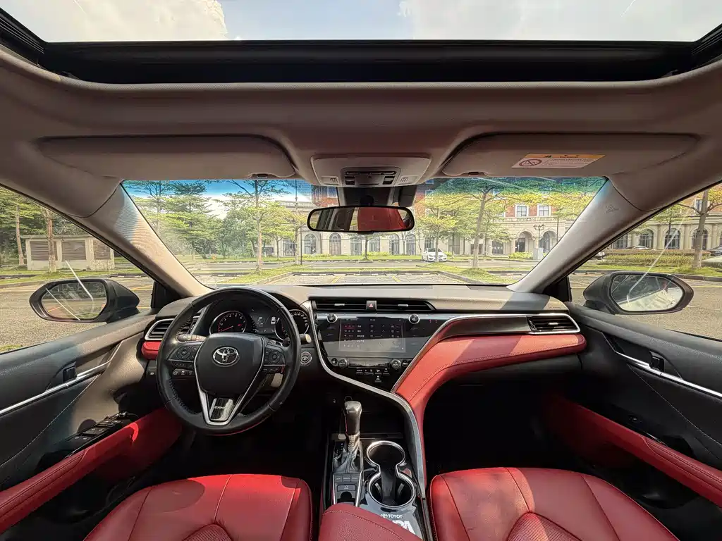 Toyota Camry — миниатюра 18